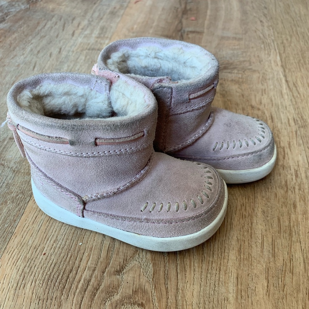 Ugh campfire cal moc. Toddler 4/5.
